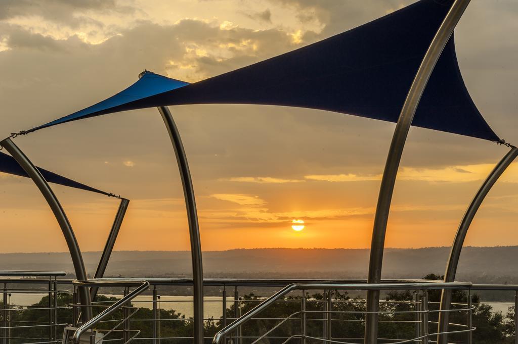 Acacia Premier Hotel كيزيمو الغرفة الصورة